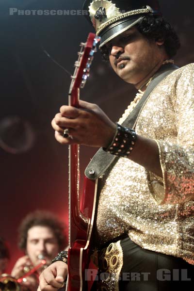 KING KHAN AND THE SHRINES - 2011-04-24 - PARIS - La Machine (du Moulin Rouge) - 